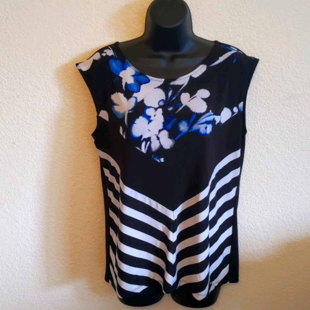 Women's NWOT blouse!